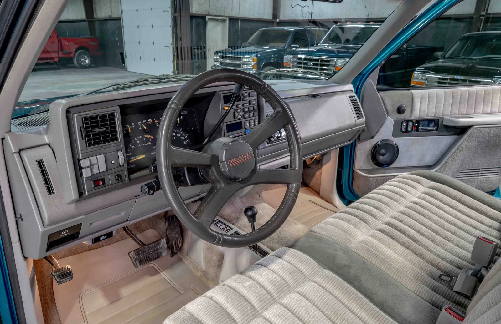 1993-Chevrolet-K1500-Bright Teal Metallic-189857-46.jpg